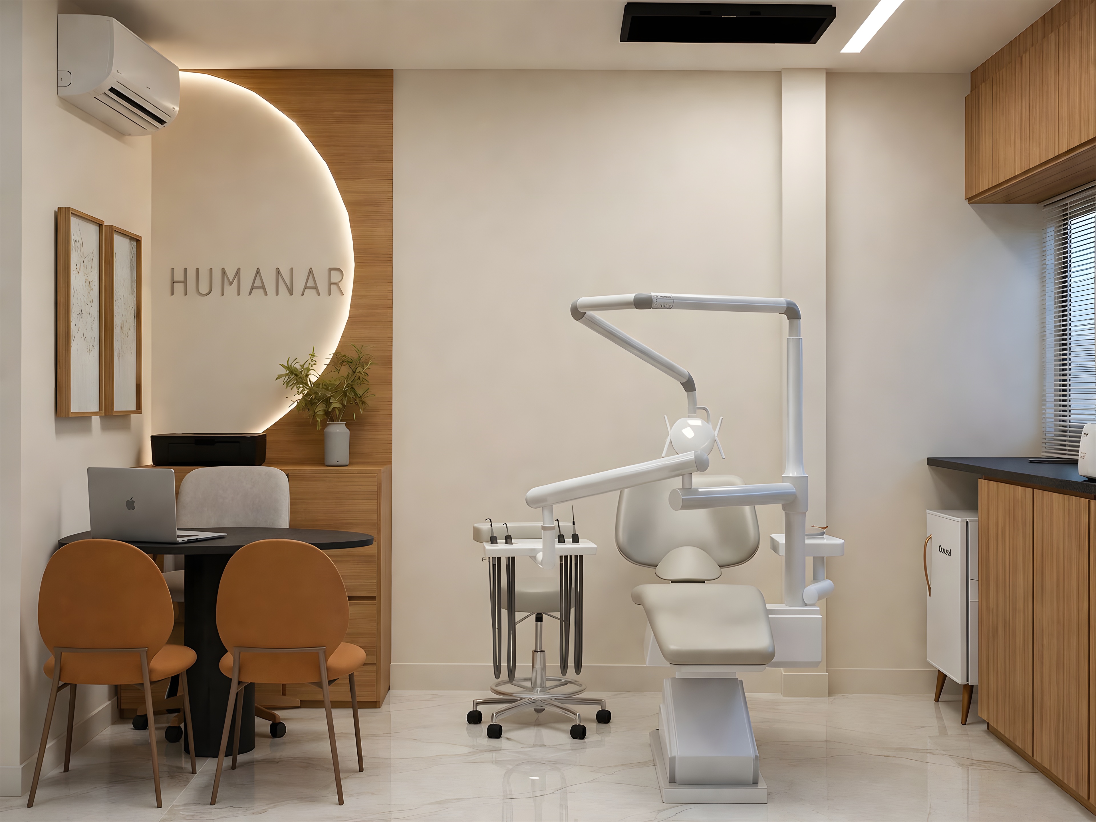 Consultório com cadeira odontológica, mesa de atendimento e marcenaria em madeira
